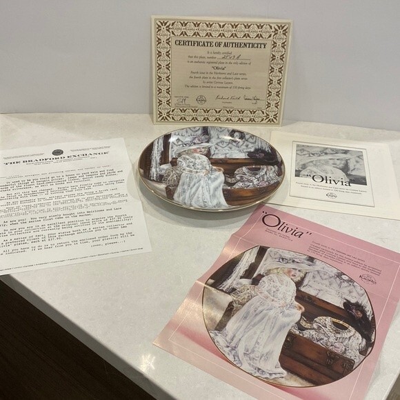 Heirlooms & Lace “Olivia” Collector’s #4 Plate in Series By Corinne Layton 2549A - Picture 3 of 15